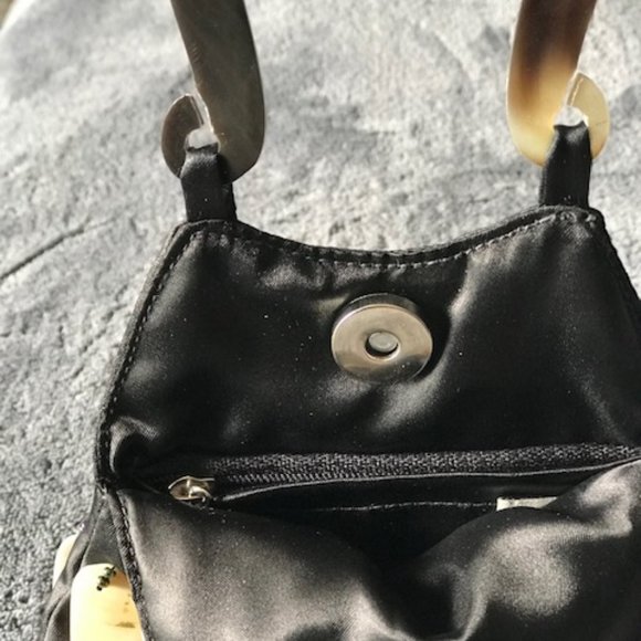 Beautiful shell and beaded handbag. - Picture 3 of 4